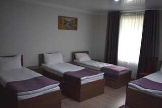 Отель Отель Хан Теңири Kerben Односпальная кровать в общем номере с 6 кроватями-6