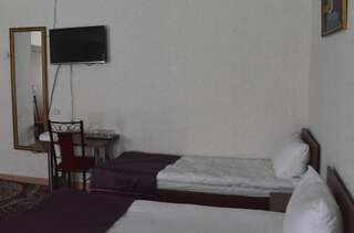 Отель Отель Хан Теңири Kerben Односпальная кровать в общем номере с 6 кроватями-7
