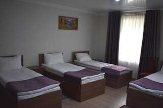 Отель Отель Хан Теңири Kerben Односпальная кровать в общем номере с 6 кроватями-2