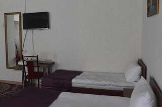 Отель Отель Хан Теңири Kerben Односпальная кровать в общем номере с 6 кроватями-3